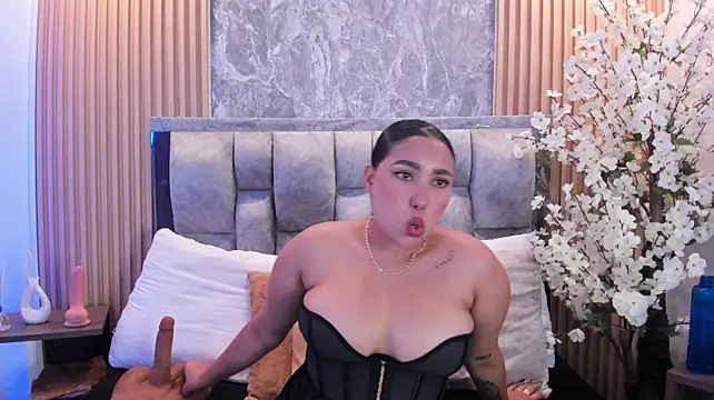 Sulay_Kim live cam on StripChat