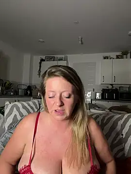 Poppyshaw_ live cam on StripChat