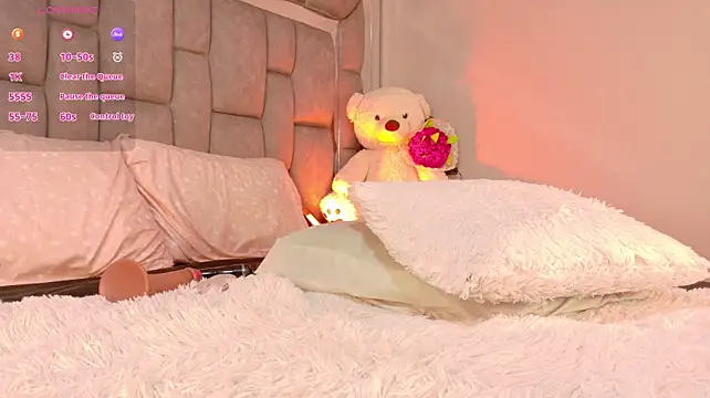 smiling__girl2 live cam on StripChat