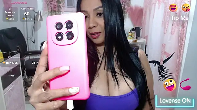 titsbiglovers live cam on StripChat