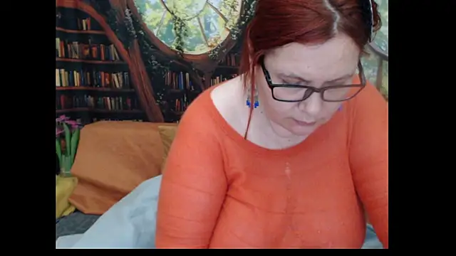 PlayfullMature live cam on StripChat