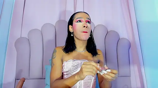 NicoleMadrird live cam on StripChat