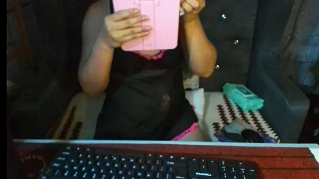 LovelyBitchinTown live cam on StripChat