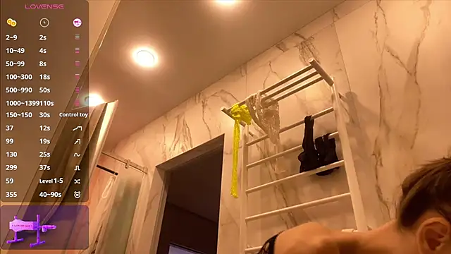 Crystallana live cam on StripChat