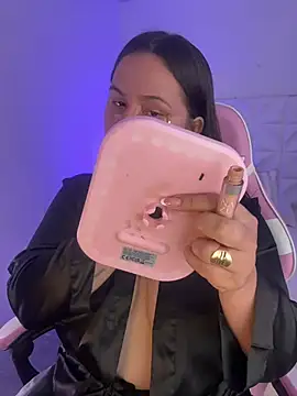 Ivonny_Goldie webcam
