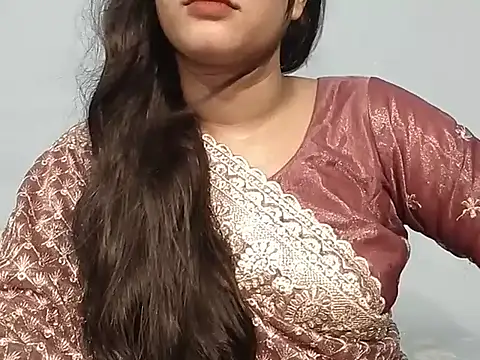 Adhiti_1 live cam on StripChat