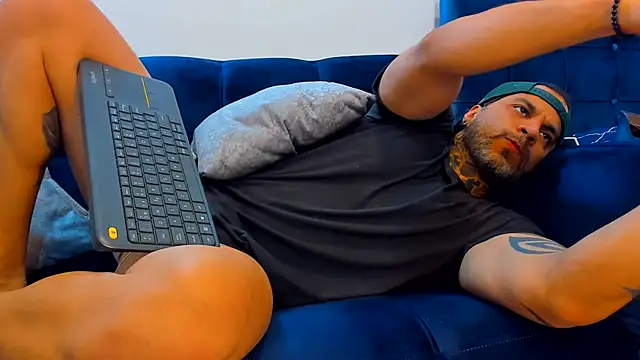 JoshRigby live cam on StripChat