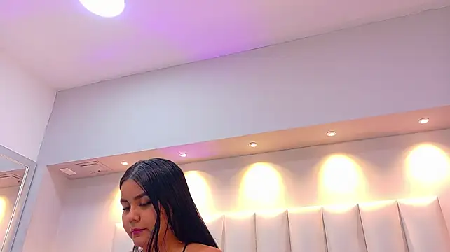 keilyross (F young) - boobs out