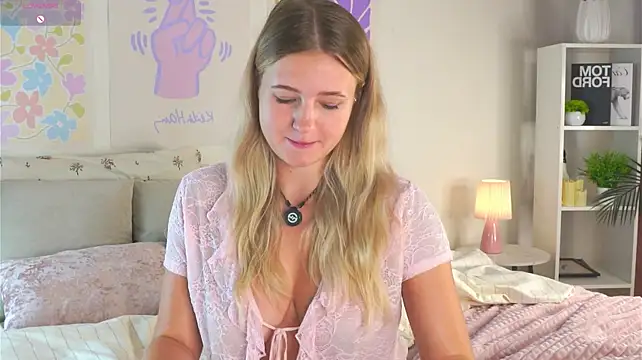 MaydaFoulk live cam on StripChat