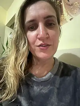bia_sexynovaes (F milf) - Bia faz squirt no banheiro da academia