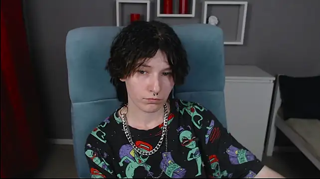 guitarandangell (F young) - What under T-shirt Today?