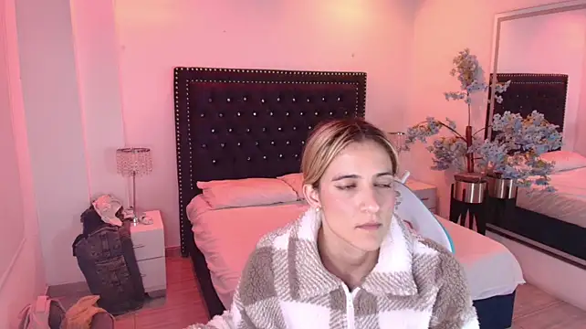 Juliieta_gray webcam