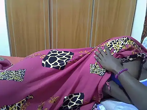 kaya_bear webcam
