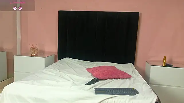 MILA_AND_COTI live cam on StripChat