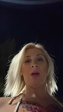 HOTLadyluna webcam