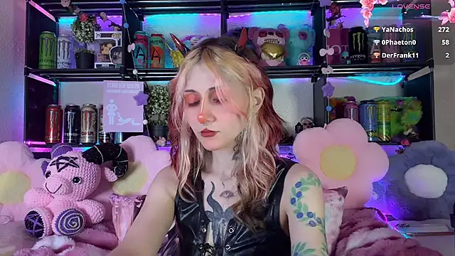 _devill_baby (F young) - 💕spank ass a whip x30💕