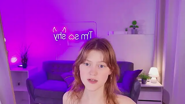 lily_mio (F young) - a flash of boobs