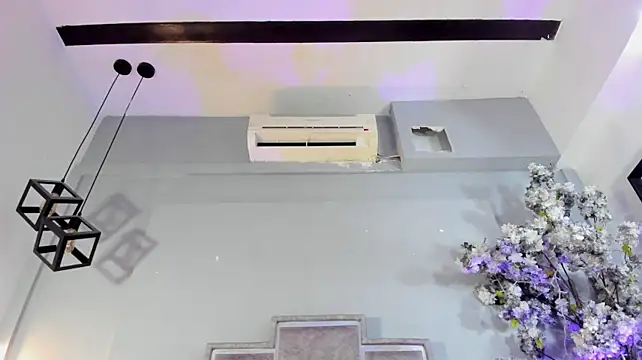 Cloedurant live cam on StripChat