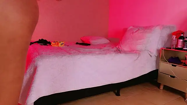 KeylaKnowles_Pv webcam