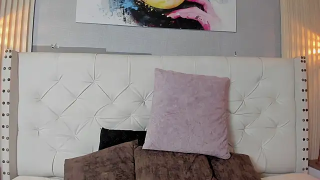 sue__stark live cam on StripChat