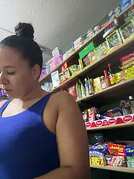 lannabellx (F young) - Play with my boobs in the market 🤫