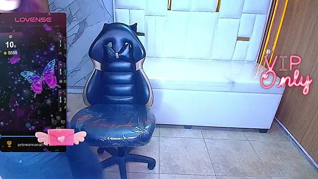 sweet_sky_tf live cam on StripChat