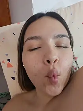 AngelRoussy live cam on StripChat