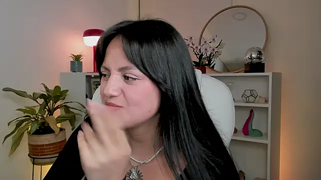 nahiapaws live cam on StripChat