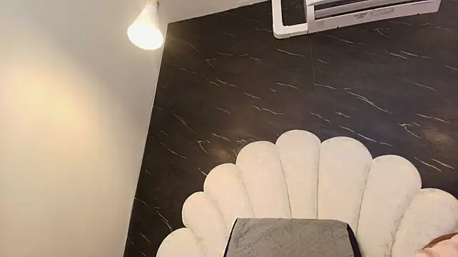 kissme_luna live cam on StripChat