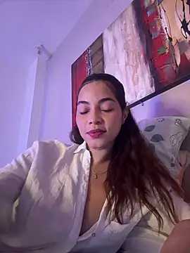 AkiraY10 live cam on StripChat