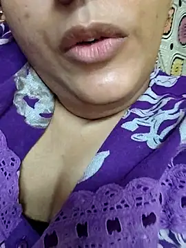 arushi9490 live cam on StripChat