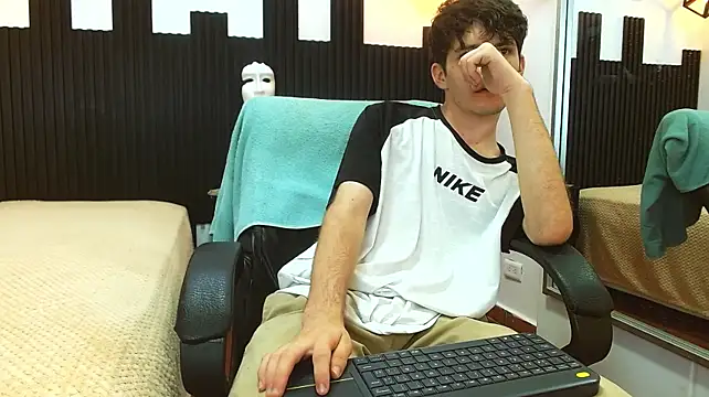trevor_mob live cam on StripChat