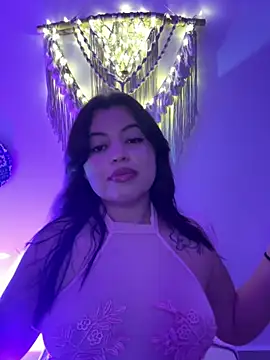 IvannaHot29 live cam on StripChat