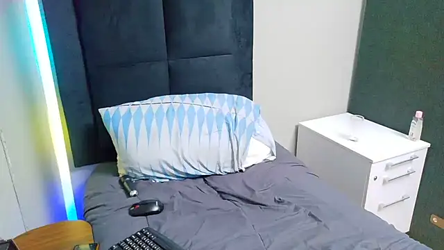 SpicedDove live cam on StripChat