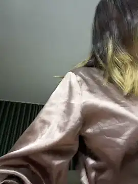 Your_Honeey live cam on StripChat