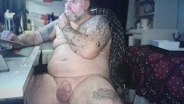 Tattooed_Dilf_01 webcam
