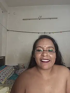 naughtymia06 live cam on StripChat