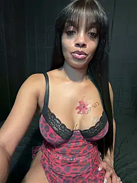 Webcam Model(Rakiyahcharms) is live