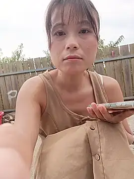 Linda-yiyi live webcam