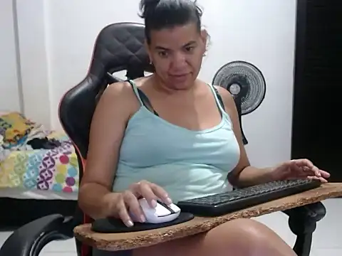 adriana_0312 (F milf) - Shake  boobs naked