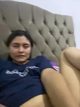 Debora9703 webcam
