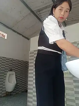 HeresThuy22 webcam
