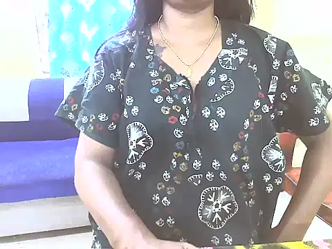 Tamilsriyazhini live cam on StripChat