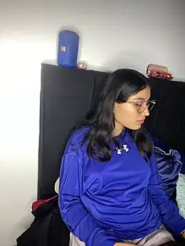 hotwife26 live cam on StripChat