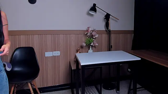 Sara_rhoades live cam on StripChat