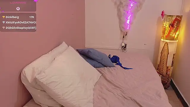 mia_gold_ webcam
