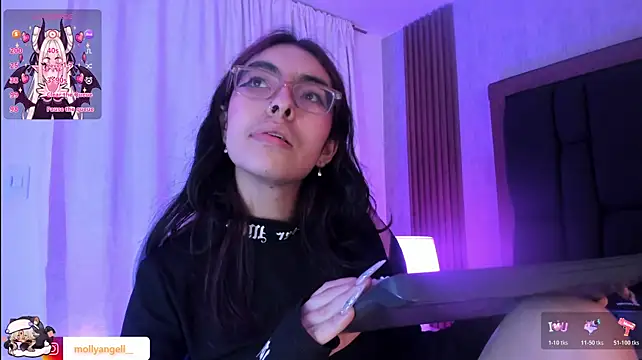 Molly_A live cam on StripChat