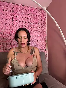 SofiaBrown_Pink live cam on StripChat