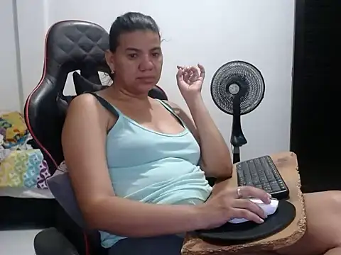 Adriana_0312 live Latina cam preview