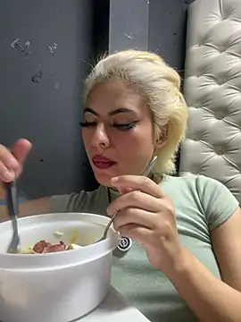Eva_Feller69